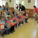 Tomáš Škaryd zahájil školní rok u prvňáčků v Chotěboři a předal jim dárky v podobě bezpečných boxů
